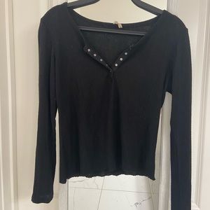 BLACK BUTTON-UP SHIRT